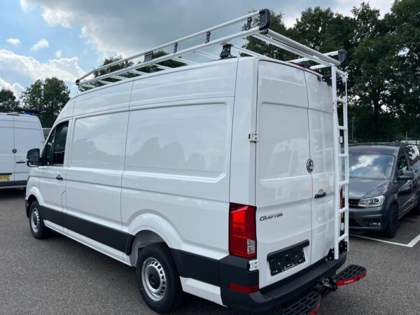 AluRack Dachträger auf VW Crafter mit Heckleiter